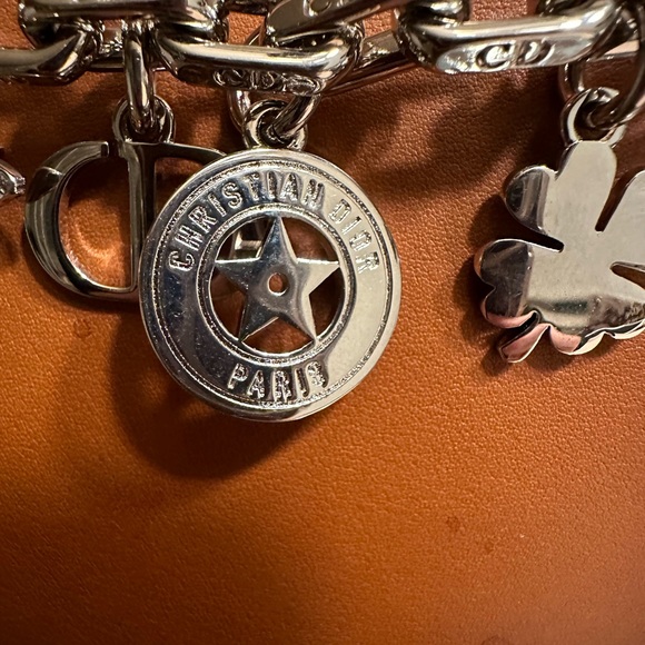 Christian Dior 30 Montaigne bag charm New - Picture 5 of 11